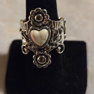 paparazzi Silver-Tone Floral Heart Ring with Cream Stone